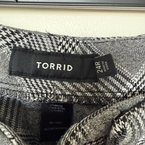 Torrid Glen Plaid Work Pants – Size 24R – Tapered Leg, Stretch Waist - Picture 2 of 3